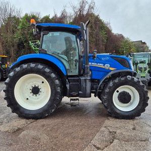 PROVEEDOR VERIFICADO de Tractor Usado NEW HOLLAND T7.230 2019, 225hp, 4WD, Tractor con Ruedas Azules, Transmisión por Engranajes, Alta Productividad - Product Image 2