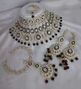 ชุดเครื่องประดับทองชุบแบบคุนดันแบบดั้งเดิมของอินเดียสำหรับผู้หญิงและเด็กผู้หญิง เครื่องประดับอินเดียสำหรับผู้หญิง ขายโดยผู้ส่งออก - Product Image 1