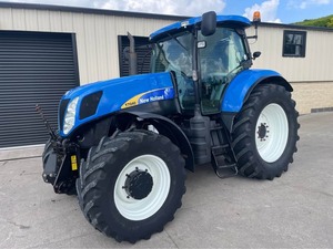 Tracteur agricole neuf Hollandd T7040 avec cabine et AC d'occasion d'origine à vendre - Product Image 3