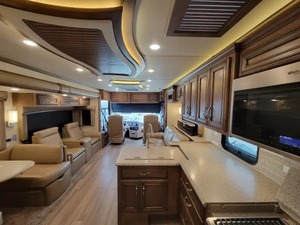 Camping-car NEATLY USED 2020 N-E-W-M-A-R RV K-O-U-N-T-R-Y STAR 3717, prêt à la vente. - Product Image 3