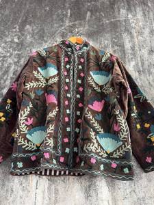 เสื้อแจ็คเก็ตกำมะหยี่ซูซานีสำหรับผู้หญิงสุดพิเศษพร้อมงานปักมืออันประณีต – เสื้อโค้ทสไตล์โบฮีเมียนที่ได้รับแรงบันดาลใจจากวินเทจอย่างสง่างาม - Product Image 5