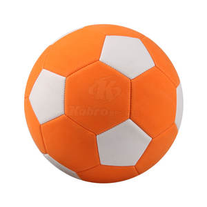 Ballons de football promotionnels légers à haute rétention d'air pour l'entraînement fabriqués au Pakistan - Product Image 1