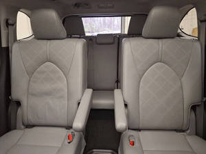 โตโยต้า ไฮแลนเดอร์ แพลตตินัม ปี 2024 สภาพดี ใช้งานน้อย - Product Image 4