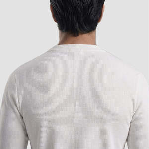 T-shirt Cloud Warm en blanc, tissu 100% coton respirant avec décoration boutonnée - Product Image 5