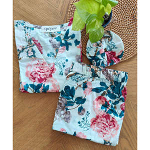 Ensemble de pyjama en coton Botanic Bae avec chouchou assorti – Vêtements de nuit doux à cordon de serrage à motif floral pour femme - Product Image 2