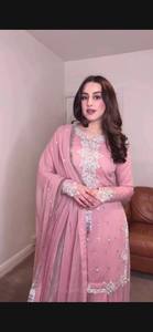 Salwar Kameez prêt-à-porter en Georgette rose de designer pakistanais, entièrement brodé avec des sequins, vêtements de mariage cousus, costumes Sharara - Product Image 4