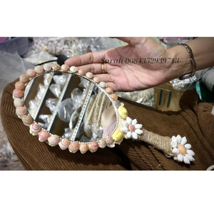 ESPEJO DE MANO DE CONCHA DE MAR HECHO A MANO: ESPEJO DE MAQUILLAJE ÚNICO, PORTÁTIL, DE CONCHA DE MAR NATURAL, VIETNAM. - Product Image 3
