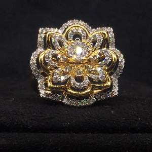 Anillo fino de flor dorada vintage con diamantes brillantes de claridad SI hace una gran Declaración - Product Image 3