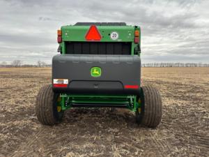 2023 जोहान डीयर 560 मीटर नया फिक्स्ड चैंबर राउंड बैलर के साथ 75hp इंजन मोटर और खेत के उपयोग के लिए गियर - Product Image 3