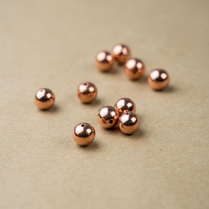 Cuentas redondas de shungita chapadas en cobre de 0.24 pulgadas (6 mm), agujero de 0.06 pulgadas (1.5 mm) - Product Image 1