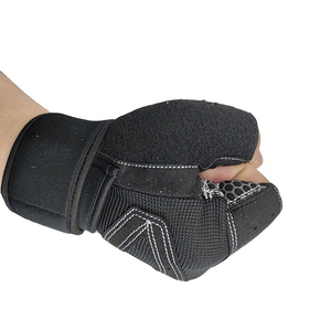 Best Design Wholesale Customized Logo Printing <b>Light</b> Weight Half <b>Finger</b> Coverage Weightlifting Gym Wear Gym Gloves - Product Image 4