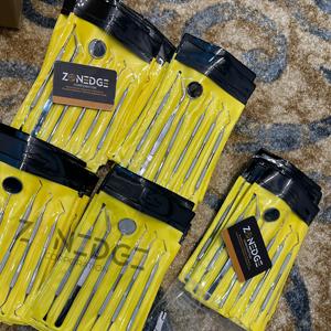 Juego de herramientas dentales de 6 piezas, kit de higiene bucal de acero inoxidable con espejo bucal, herramientas escaladoras y de selección, kit de dientes con mango estampado antideslizante - Product Image 3