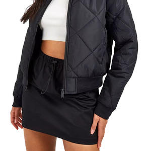 Derniers vêtements d'hiver pour femmes Blouson bombardier noir à fermeture éclair matelassé avec col côtelé à vendre au prix de gros - Product Image 5