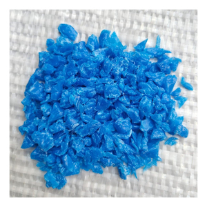 Limpie la chatarra de tambor azul de HDPE recolectada de contenedores industriales listos para reciclar y peletizar - Product Image 4