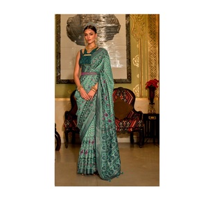 Soie de Patola imprimée de qualité indienne avec bordure de créateur pour femmes, vêtements de mariage et de fête - Product Image 1