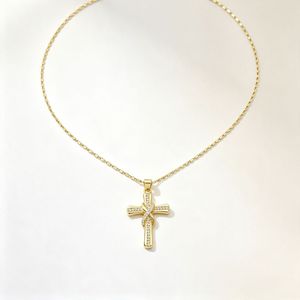 Collier Pendentif Croix Torsadée Plaqué Or avec Zircon Cubique pour Femme, Chaîne de Clavicule Religieuse en Cuivre - Product Image 6