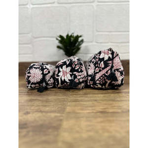 Juego de 3 Bolsas de Aseo y Maquillaje Acolchadas de PU con Estampado Bohemio, Cierre de Cordón y Logotipo Bordado - Product Image 4