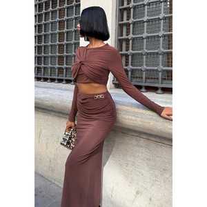 Conjunto de Crepé Sandy 10263 con Accesorios y Detalles de Fruncido - Product Image 3