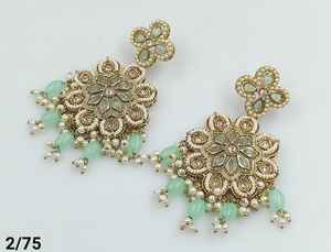 BOUCLES D'OREILLES JUMKHAS TRADITIONNELLES INDIENNES & BOUCLES D'OREILLES KUNDAN EN PLAQUÉ OR AVEC PERLES POUR FEMMES ET FILLES - Product Image 4