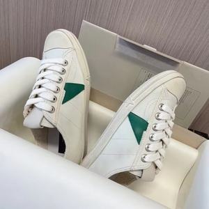 Tendance mode : Baskets de créateur Golden Dirty Walking Style en cuir de canard blanc, respirantes, à lacets, antidérapantes, style skate - Product Image 1