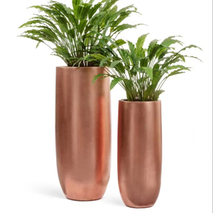 กระถางโลหะตกแต่งโบราณสำหรับการตกแต่งภายในที่หรูหราและสง่างามคู่กับพืชสีเขียวเขียวชอุ่มหรือใบตกแต่ง - Product Image 1