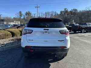 Compass Trailhawk 4WD 2024 de Bajo Kilometraje con Volante a la Izquierda, Asientos de Cuero, Interior Oscuro, Llantas de Aleación, Calefacción, Cámara Trasera - Product Image 4