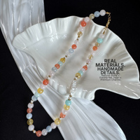 Collier ras du cou élégant en perles de pierres précieuses colorées faites à la main avec perles d'eau douce Collier à breloques Seastar plaqué or pour femmes