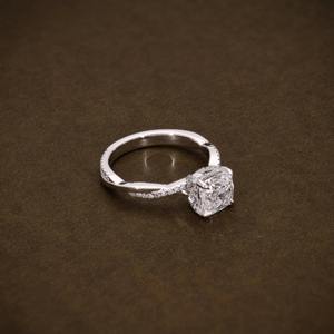 Bague de fiançailles en diamant de laboratoire taille coussin de 2,14 carats avec halo en forme de vigne, couleur F, pureté VVS2 VVS1, certifiée IGI, bague de promesse pour elle - Product Image 6