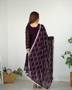 Kurta พอดีกับกางเกงชุด duppta พร้อมใส่ - Product Image 4