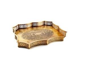 Plateau de service en laiton de style antique avec des détails royaux adaptés aux maisons mélangeant un décor vintage et contemporain - Product Image 6