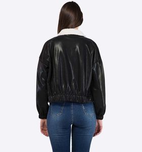 Chaqueta de moto de piel sintética en relieve negro para mujer al por mayor, manga larga, trabajo pesado, botón, solapa, nailon para invierno, otoño y primavera - Product Image 2