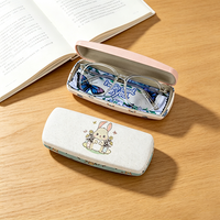 Étui à lunettes à motif d'animaux de dessin animé avec plumes bleues, étui de protection pour lunettes d'étudiant, coque rigide, étui à lunettes portable et mignon