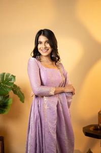 Vestido Chinnon Anarkali hecho a mano con intrincado bordado Premium Party Wear para Mujer | Colección de bodas - Product Image 4