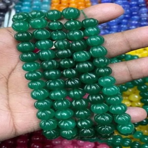 Cuentas de vidrio de 8 mm en forma de melón de agua hechas a medida en color verde para diseñadores de joyas ideales para reventa - Product Image 1