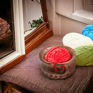 Support de bricolage en bois indien fait à la main pour la couture au crochet bol de fil artisanal avec trous pour éviter les enchevêtrements glissants - Product Image 6