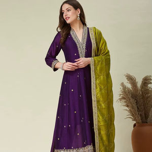 Elegante Conjunto de Kurta Anarkali Bordado con Dupatta en Contraste - Product Image 1