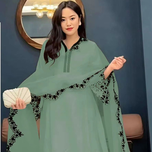 Exclusivo traje Salwar Kameez/Diseño de vestido paquistaní Salwar Kameez/traje de fiesta con trabajo de bordado pesado - Product Image 1