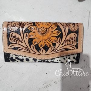 Portefeuille à rabat en peau de vache pour femmes sac à main en cuir repoussé à la main pochette carte étui de téléphone Western Sun fleur pochette pour femmes - Product Image 1