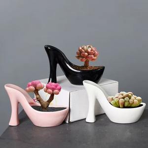 Vase à fleurs en céramique texturée en forme de chaussures à talons hauts apporte un charme raffiné aux moments de la vie quotidienne, cadeaux de pendaison de crémaillère - Product Image 5