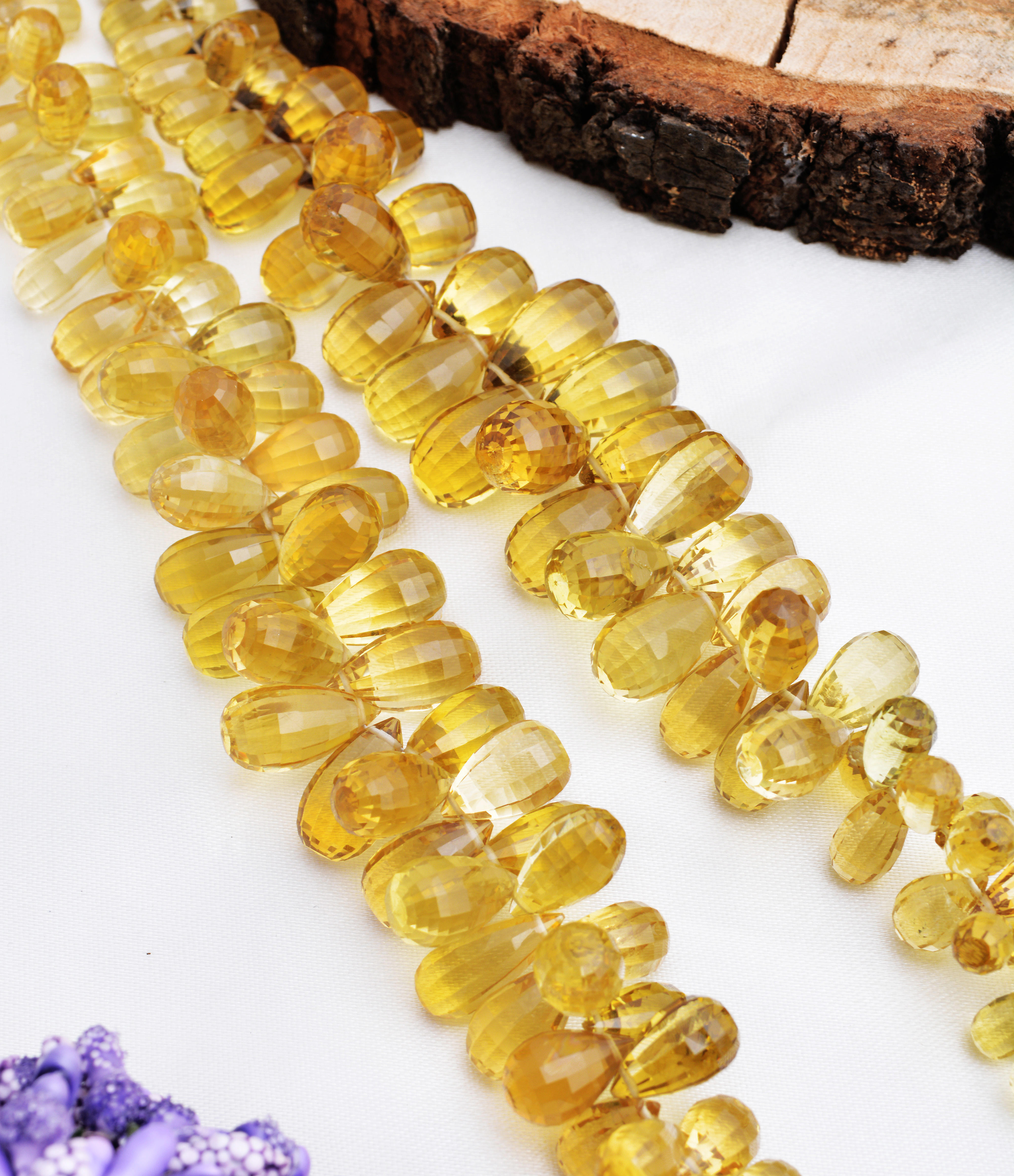 สีเหลือง