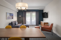 Commode à 4 tiroirs pour chambre d'hôtel Courtyard by Marriott