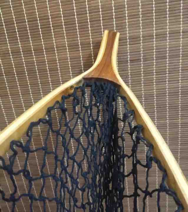 High Quality Customize Wooden Fly Fishing Trout  Net with Mesh Net and Long Elastic Hanging Hook