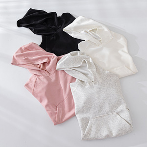 เสื้อฮู้ดครอปแขนราแกลนทรงหลวมสำหรับผู้หญิง สีทอง - Product Image 3