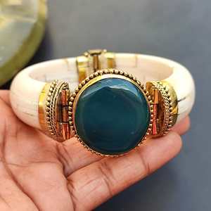 Brazalete de hueso duradero hecho a mano de alta calidad con estilo de imitación antiguo para ocasiones especiales o moda diaria - Product Image 5