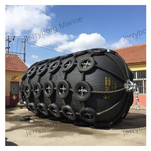 Ailes en caoutchouc marines ISO 17357 avec chaîne et <span class=keywords><strong>filet</strong></span> de pneu pour ailes navire à navire et navire à port - Product Image 1