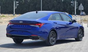 Usato 2023 HY UNDAI ELANTRA STANDARD berlina 5 posti 4 cilindri benzina 10 marce cambio automatico AWD - Product Image 5