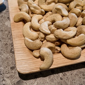Nueces de Anacardo de Camboya W450 Calidad 100% Natural Blancas Estándar de Exportación Envasadas al Vacío para Procesamiento de Alimentos - Product Image 2