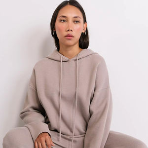 ชุดเซต2ชิ้นเปิดไหล่โอเวอร์ไซส์กางเกงวิ่งขายาวมีฮู้ดปักลายเทอร์รี่ - Product Image 1