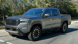 รถ PRO-4X 2023 Nissan Frontier 4WD CAB แบบใช้กระบะเกียร์อัตโนมัติเกียร์ธรรมดาด้านซ้ายและมืดโลหะเบนซินไฟฟ้า - Product Image 3