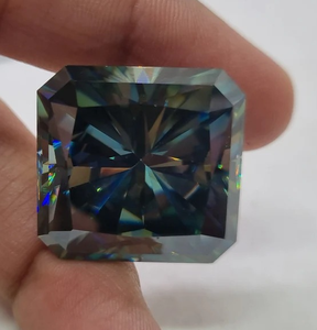 Moissanite personnalisée 61.70 carat forme rayonnante carrée Moissanite - Product Image 1